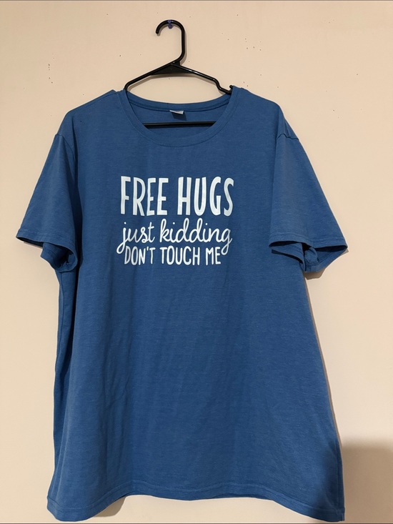 Tops - Blue Graphic Tee "FREE HUGS"